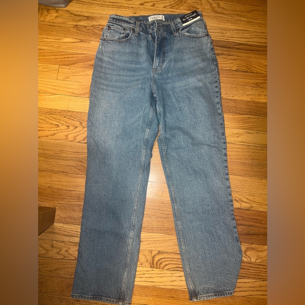 Brand new curlve love Abercrombie jeans size 29!